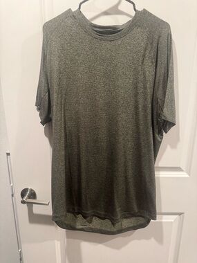 lululemon athletica Men's Heathered Olive-Grey Short Sleeve Tee